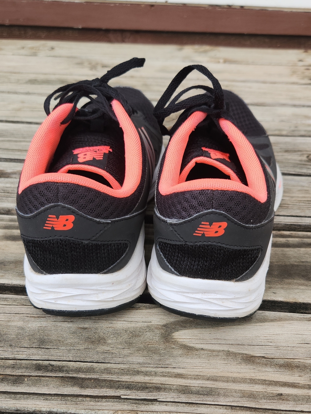 New Balance 490 V4 Black Pink Tennis Shoe Running Walking Workout Speed Ride 11 - Picture 4 of 8